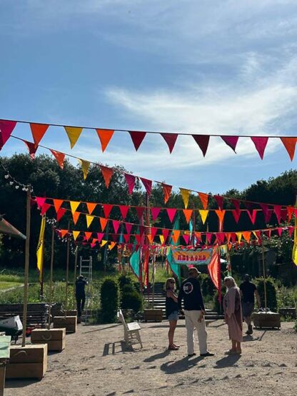 warm hue bunting rig with box stands