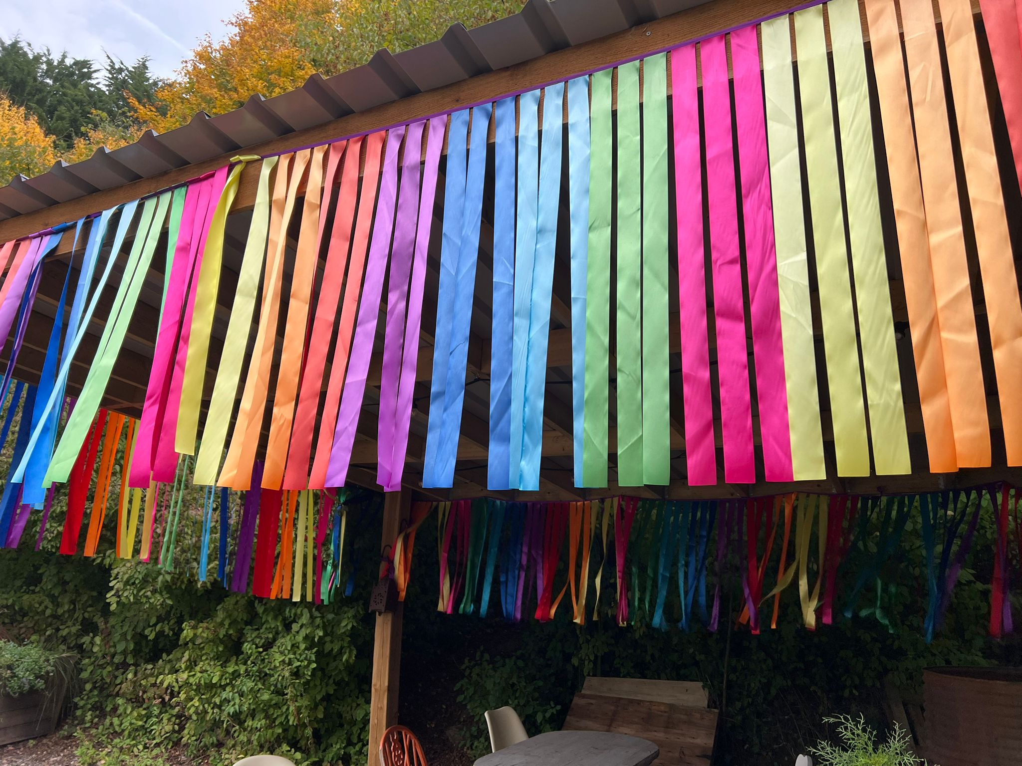 ribbon rainbow XL hanging